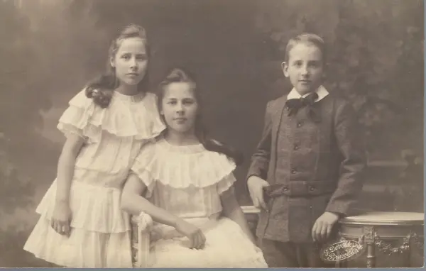 Henri Hucklenbroich's children: Elisabeth, Henriette, & Christian circa 1912