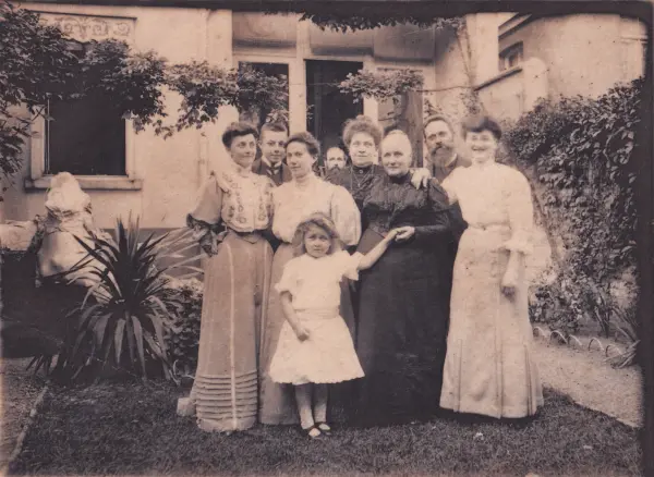 The Hucklenbroich family with five year old Marie-Louise circa 1906 - Henri is behind everyone else